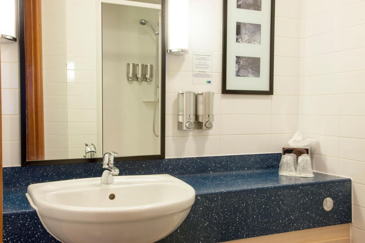 Holiday Inn Express Braintree By Ihg Dış mekan fotoğraf