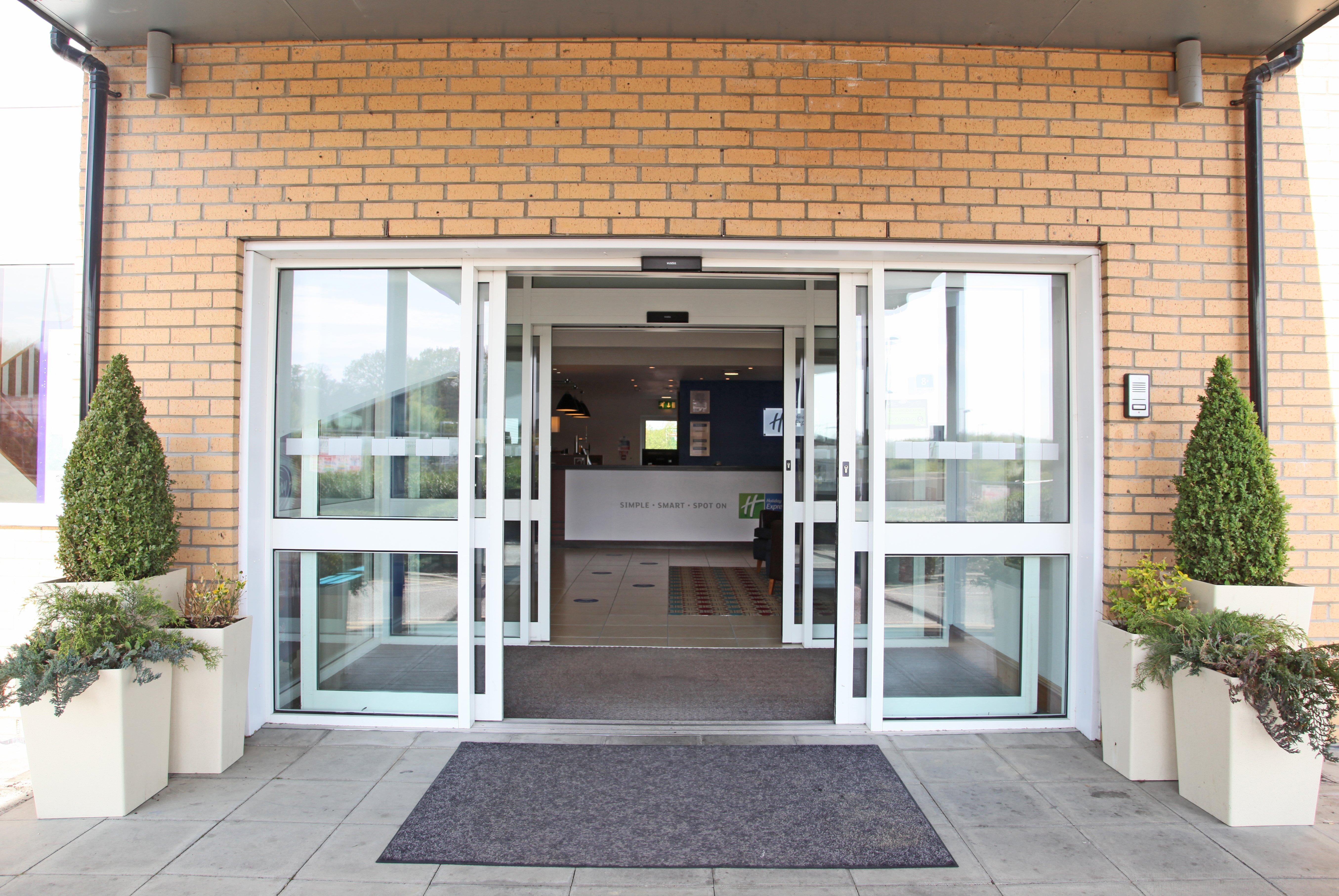 Holiday Inn Express Braintree By Ihg Dış mekan fotoğraf