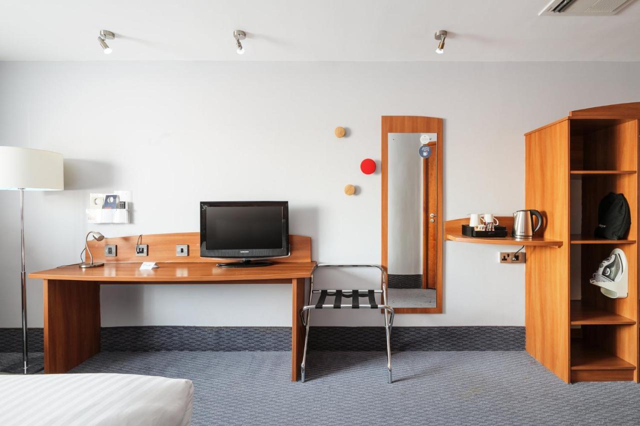Holiday Inn Express Braintree By Ihg Dış mekan fotoğraf