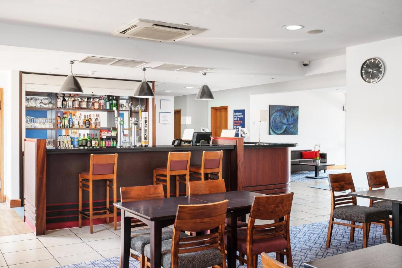 Holiday Inn Express Braintree By Ihg Dış mekan fotoğraf