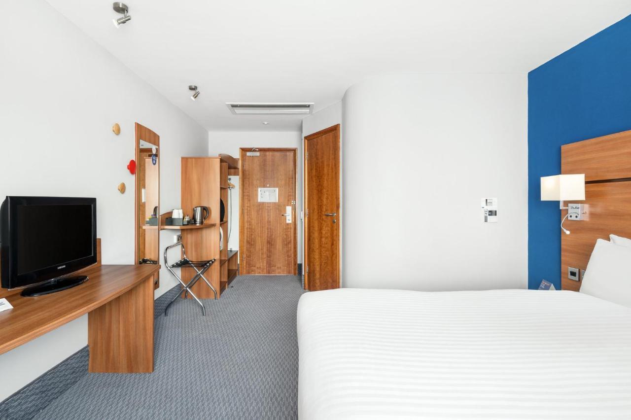Holiday Inn Express Braintree By Ihg Dış mekan fotoğraf