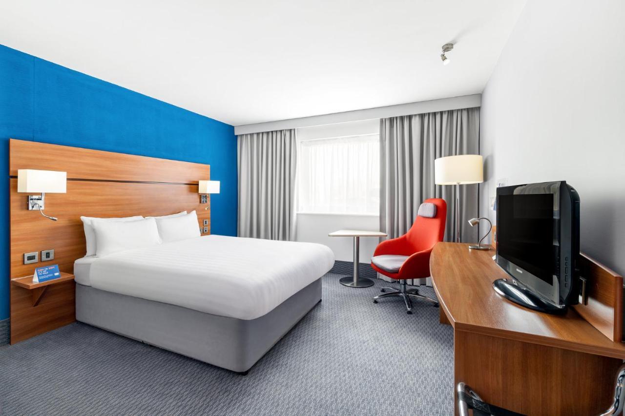 Holiday Inn Express Braintree By Ihg Dış mekan fotoğraf