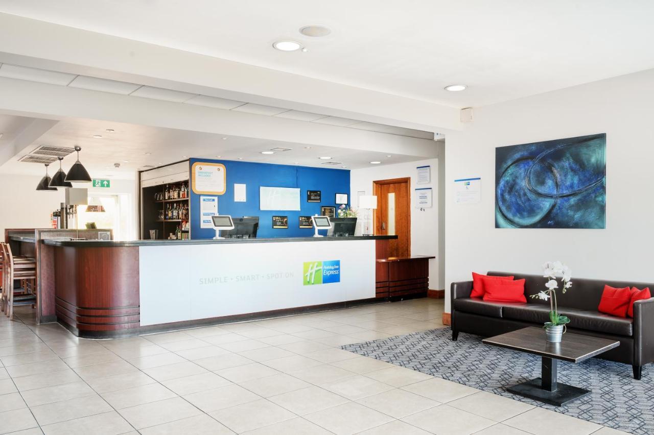 Holiday Inn Express Braintree By Ihg Dış mekan fotoğraf