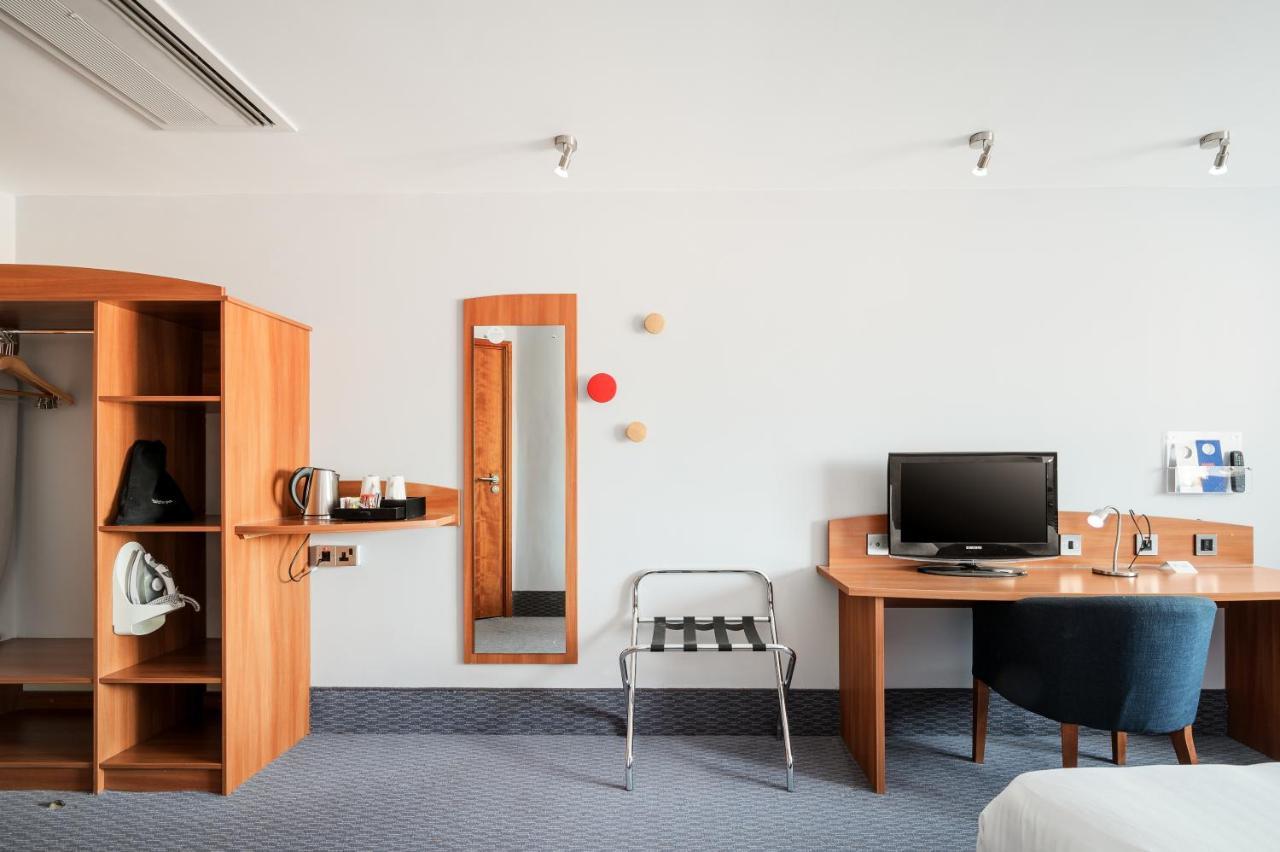 Holiday Inn Express Braintree By Ihg Dış mekan fotoğraf