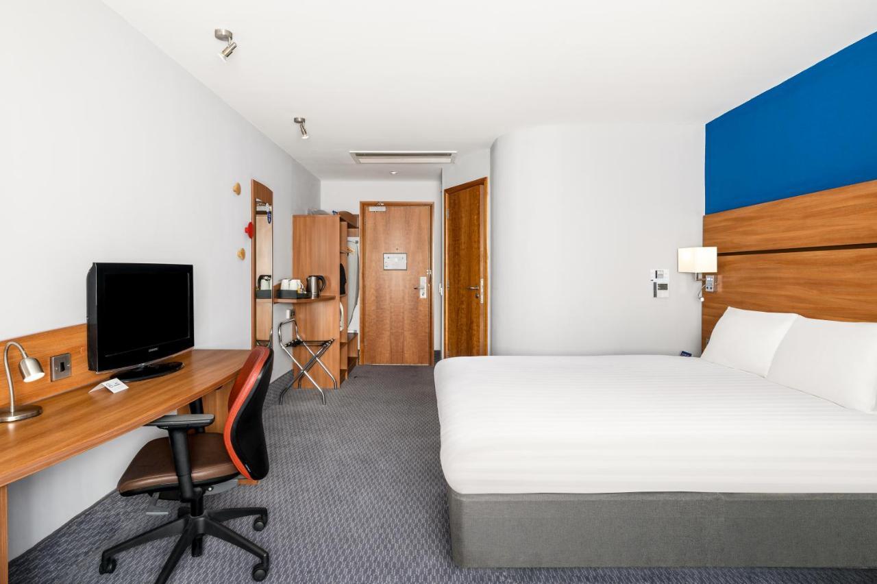 Holiday Inn Express Braintree By Ihg Dış mekan fotoğraf